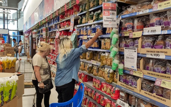 Febrero complica la meta oficial de inflación: consultoras prevén otro mes con alza cercana al 3%