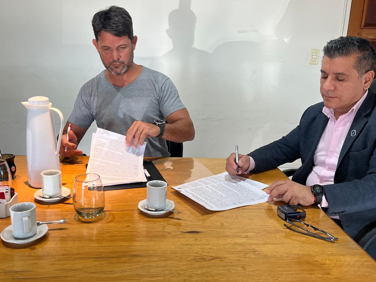 La Facultad de Económicas firmó convenio con la CAMAD para capacitación e inserción laboral