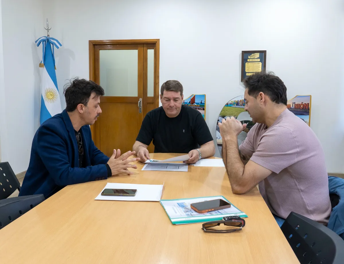 Proyecto de Tótems digital para publicidad e información en Playa Unión