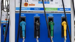 Surtidores en baja: el aumento de la nafta profundiza la caída del consumo