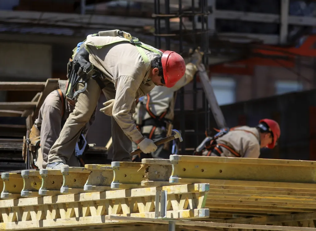 Sigue el deterioro laboral: se perdieron más de 12.000 puestos de trabajo registrados en julio