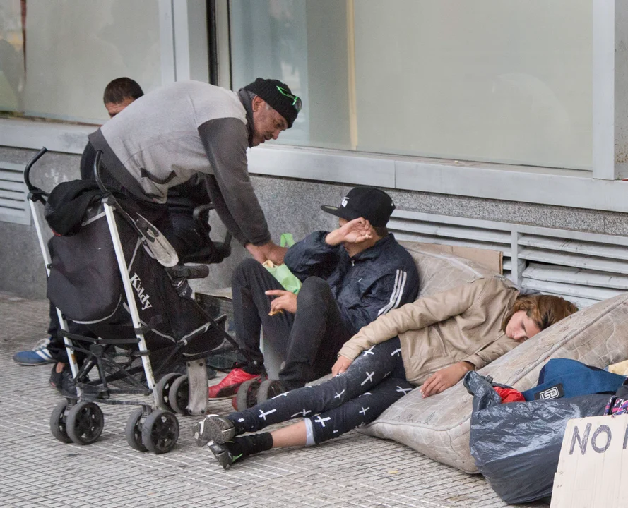La pobreza cayó en el segundo semestre y cerró el 2025 en 28,2%