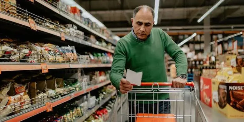 Volvió a caer el consumo de los hogares en junio