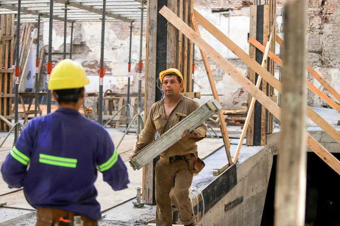 La venta de insumos para la construcción creció casi 5% mensual en abril