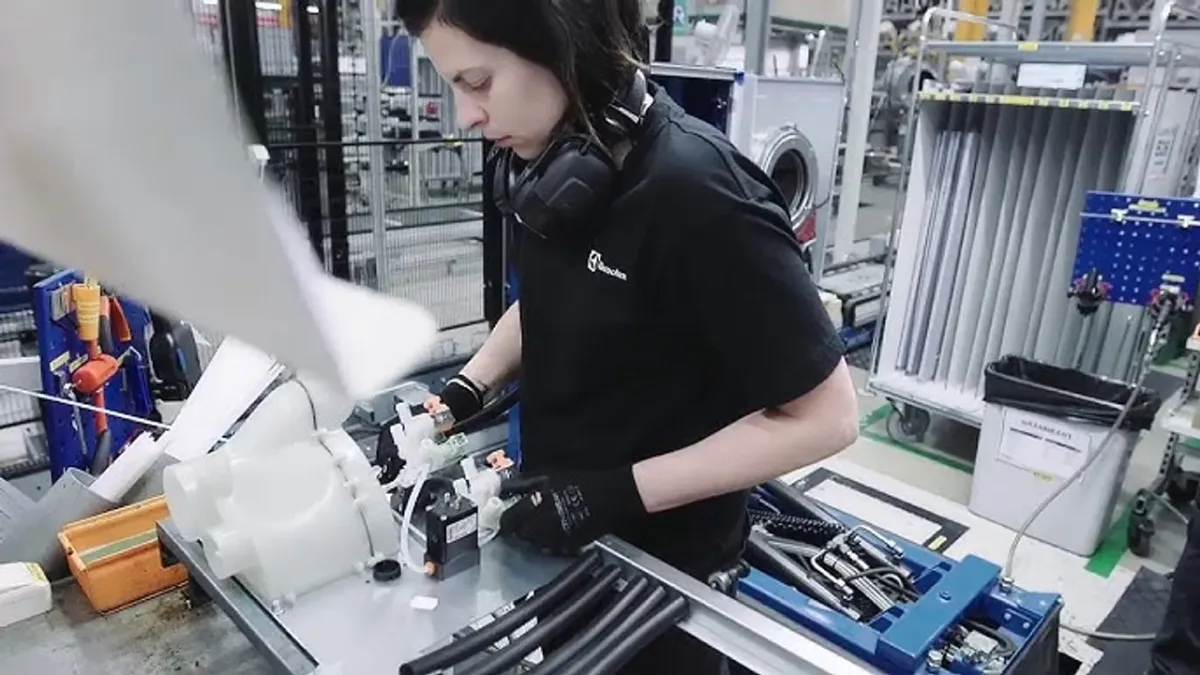 Una empresa cierra su producción de heladeras en Rosario