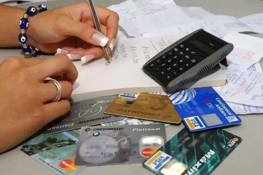 El grave endeudamiento de las familias inspiró 18 proyectos de ley de moratoria