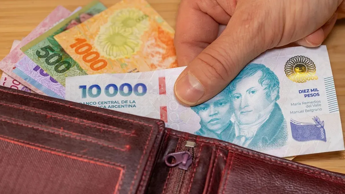 Los salarios subieron 3,5% en abril y le ganaron a la inflación